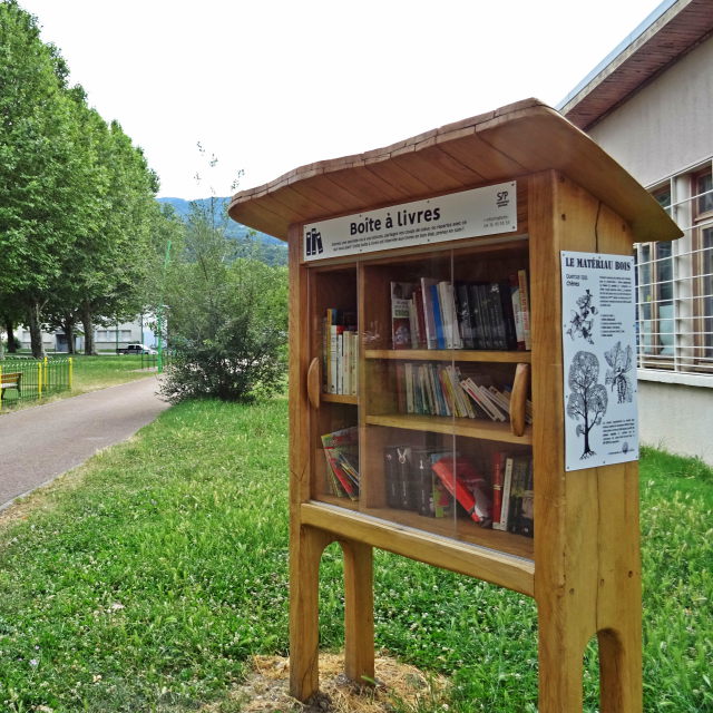 Photo de Boîte à livres en chêne