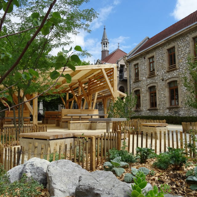 Photo de Un espace de restauration végétalisé & ombragé au coeur du village