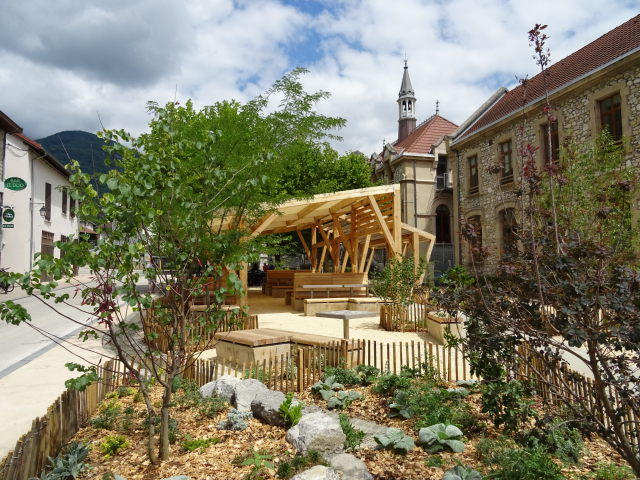 Un espace de restauration végétalisé & ombragé au coeur du village : Photo n°15
